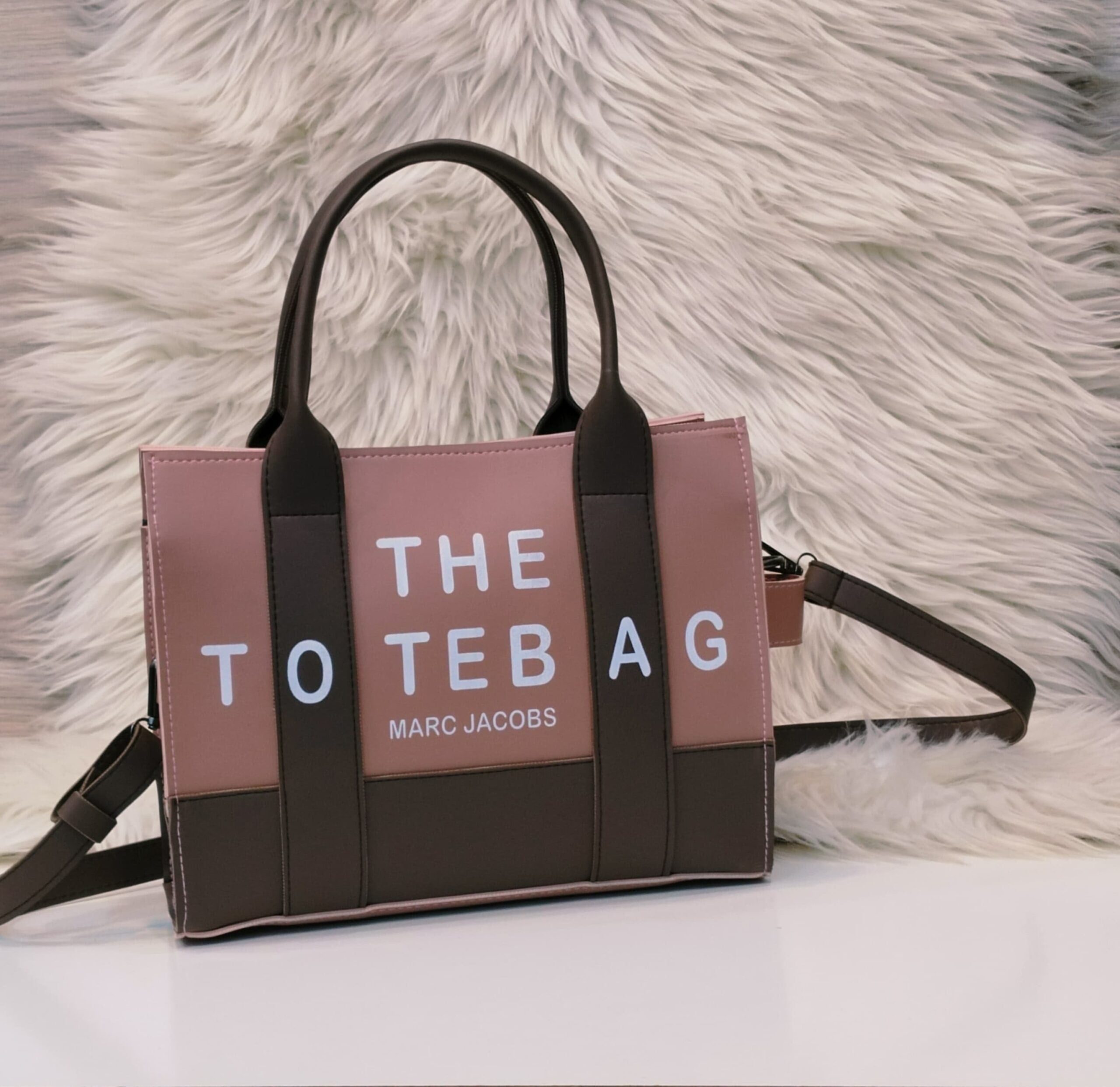 MARC JACOBS
THE TOTE BAG
Handbag PU leather with Long Belt