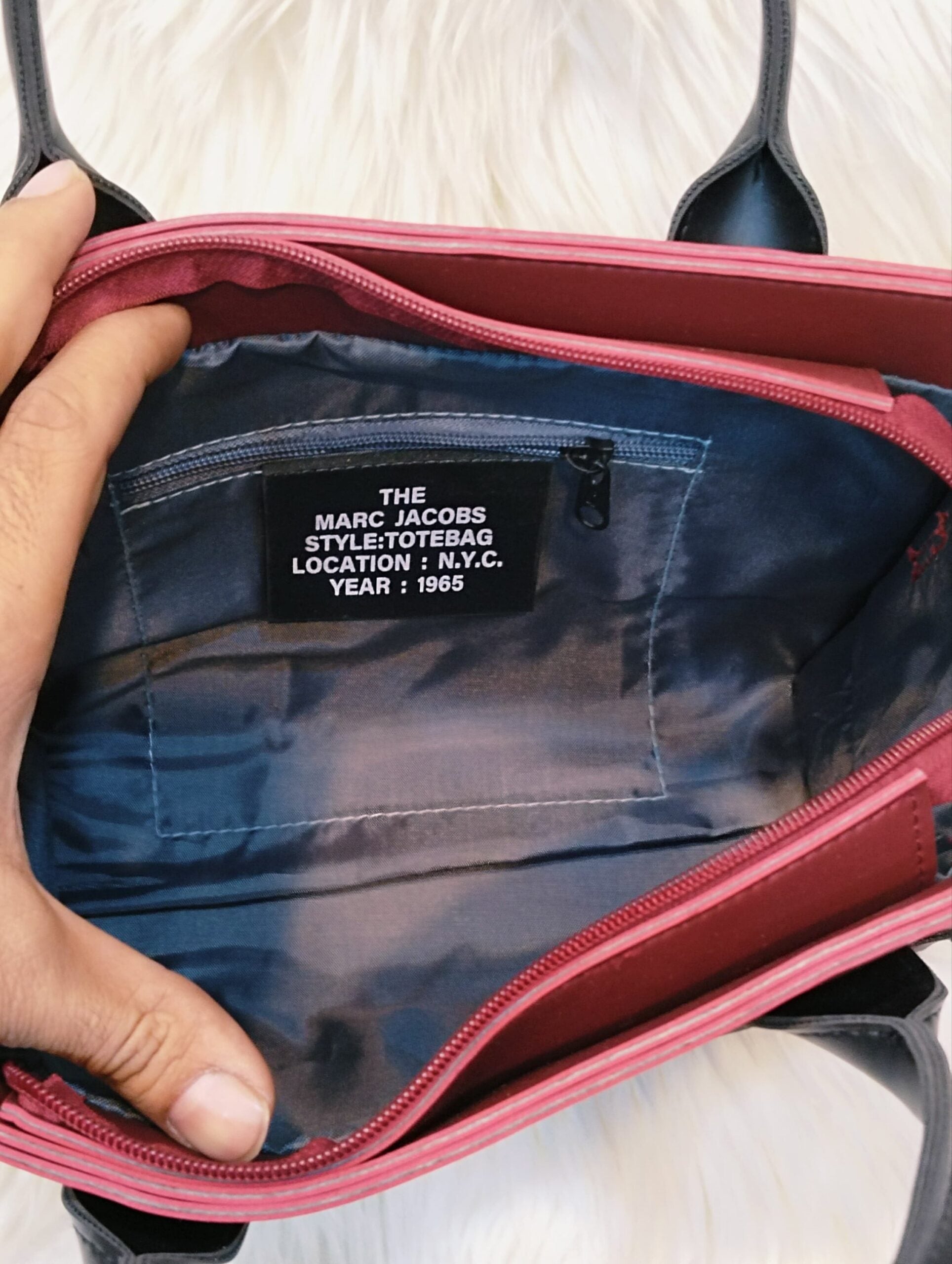 MARC JACOBS
THE TOTE BAG
Handbag PU leather with Long Belt
