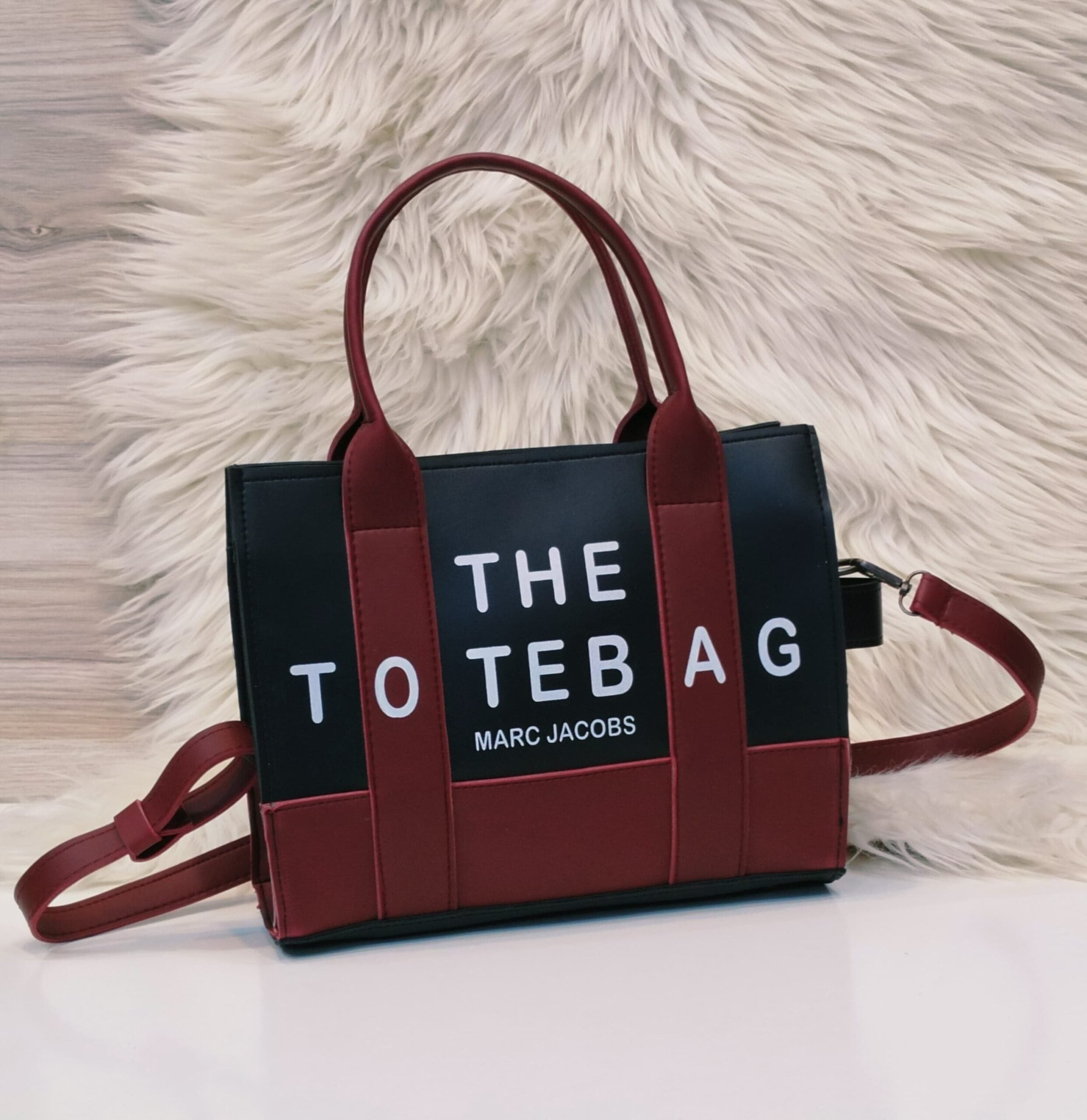 MARC JACOBS
THE TOTE BAG
Handbag PU leather with Long Belt