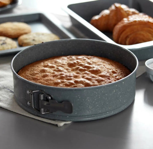 3PCS/Set Stainless Steel Cake Baking Pan Round Shape Non Stick Oven Baking Tray Cake Mold Bakeware Baking Tools Size (18,20 and 22 CM)